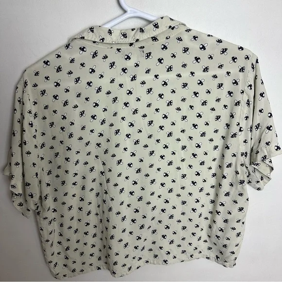 Hot Topic Mushroom Button Up Women's Size 1 Waist Length Crop Top Boxy Curvy - Picture 2 of 8